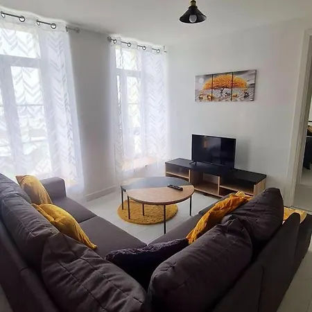 A / 70 M² / Parking Inclus Apartment Rocroi